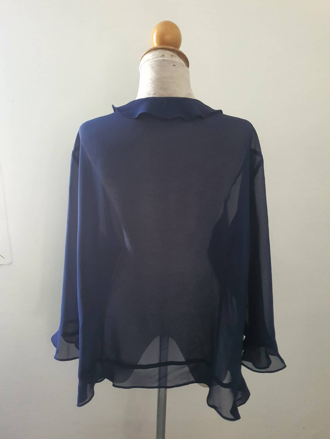 FF06561 เสื้อคลุม สีน้ำเงิมเข้ม มือสอง อก 52 นิ้ว