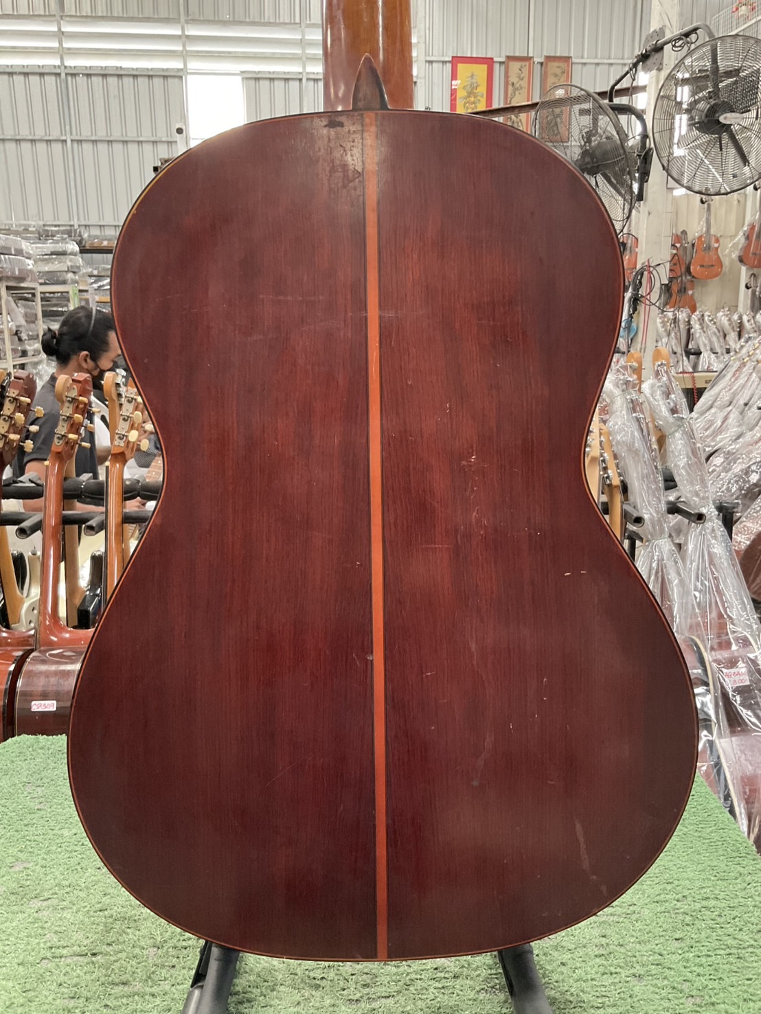 กีต้าร์คลาสสิค ยี่ห้อตามภาพ