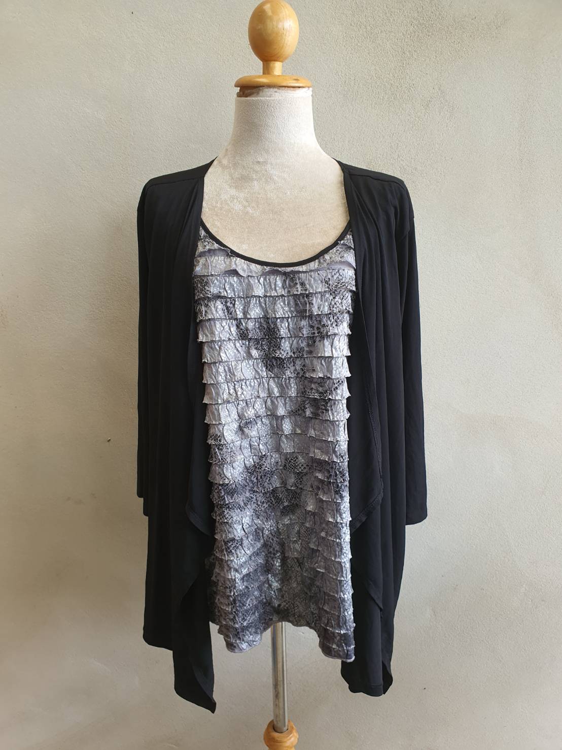 FF04958 เสื้อคลุม ชุดติดกัน มือสอง แบรนด์ Ashley Jill อก 46-52 นิ้ว