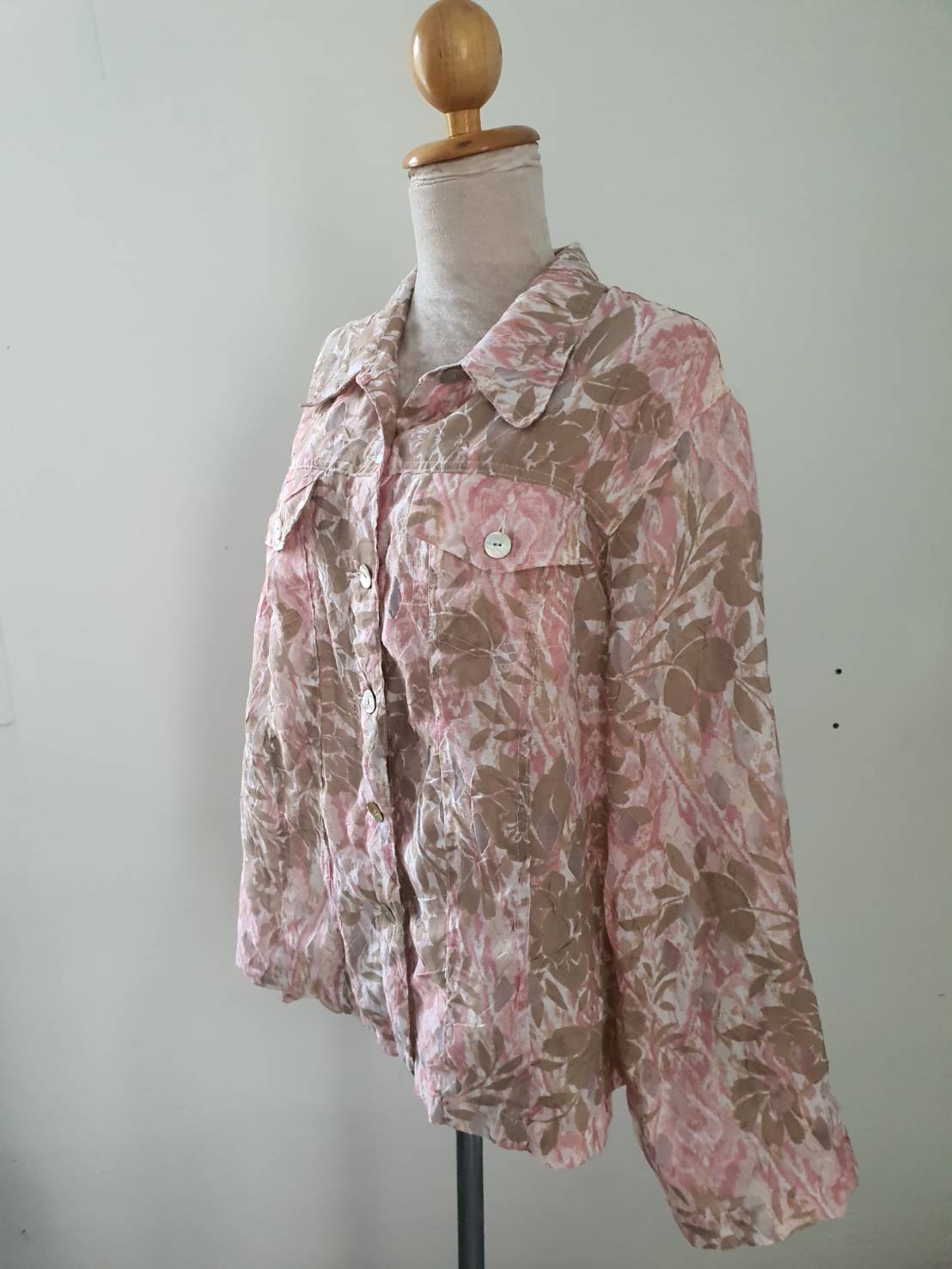 FF05674 เสื้อเชิ้ตแฟชั่น มือสอง สีชมพูลายน้ำตาล แบรนด์ Ruby Rd. อก 48 นิ้ว