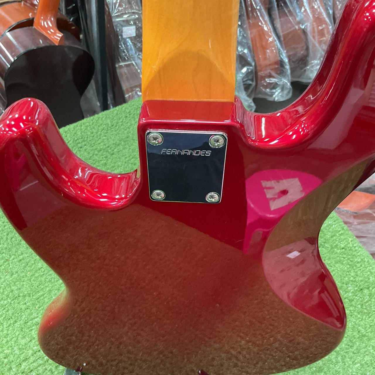 กีต้าร์เบส FERNANDES