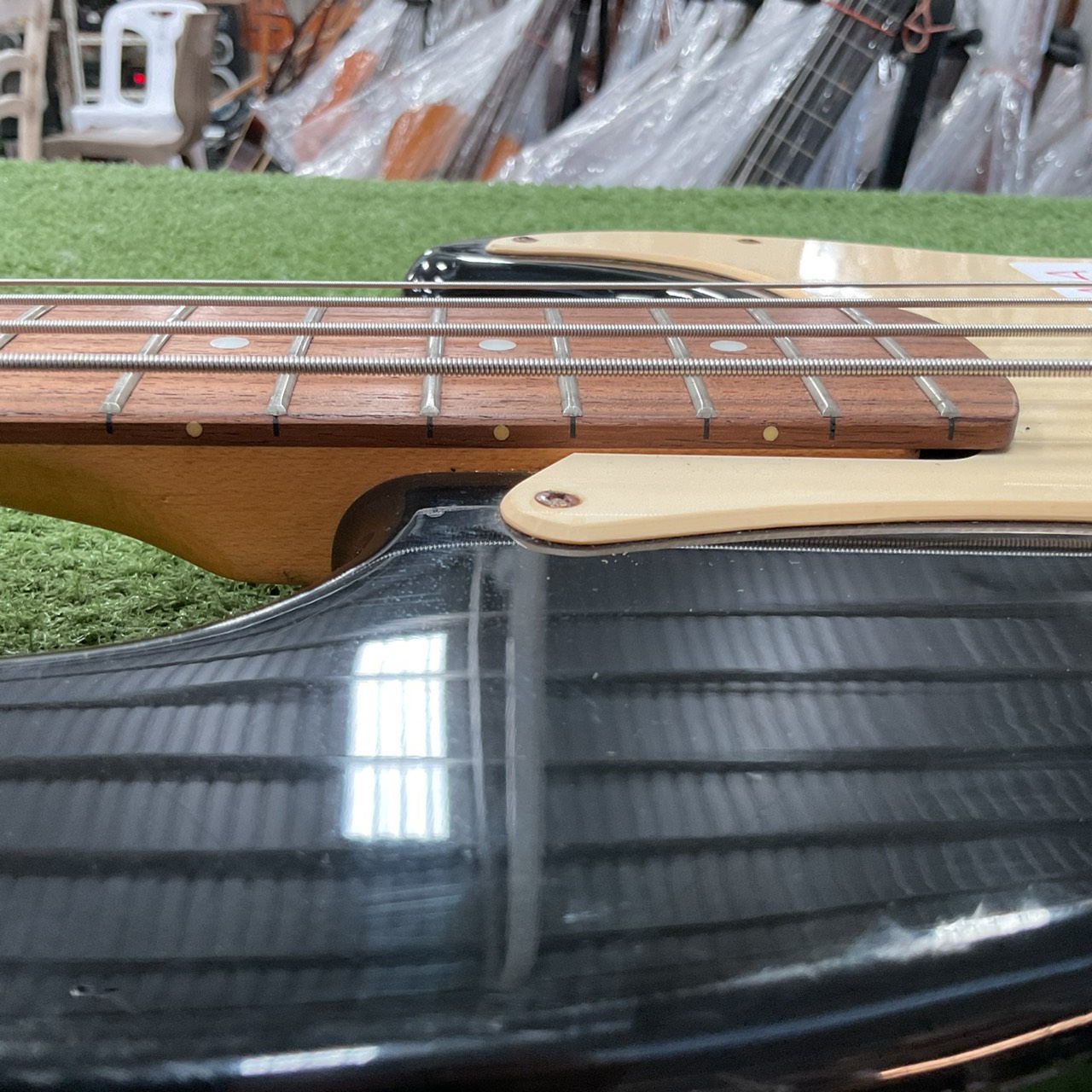 กีต้าร์เบส BUSKER'S