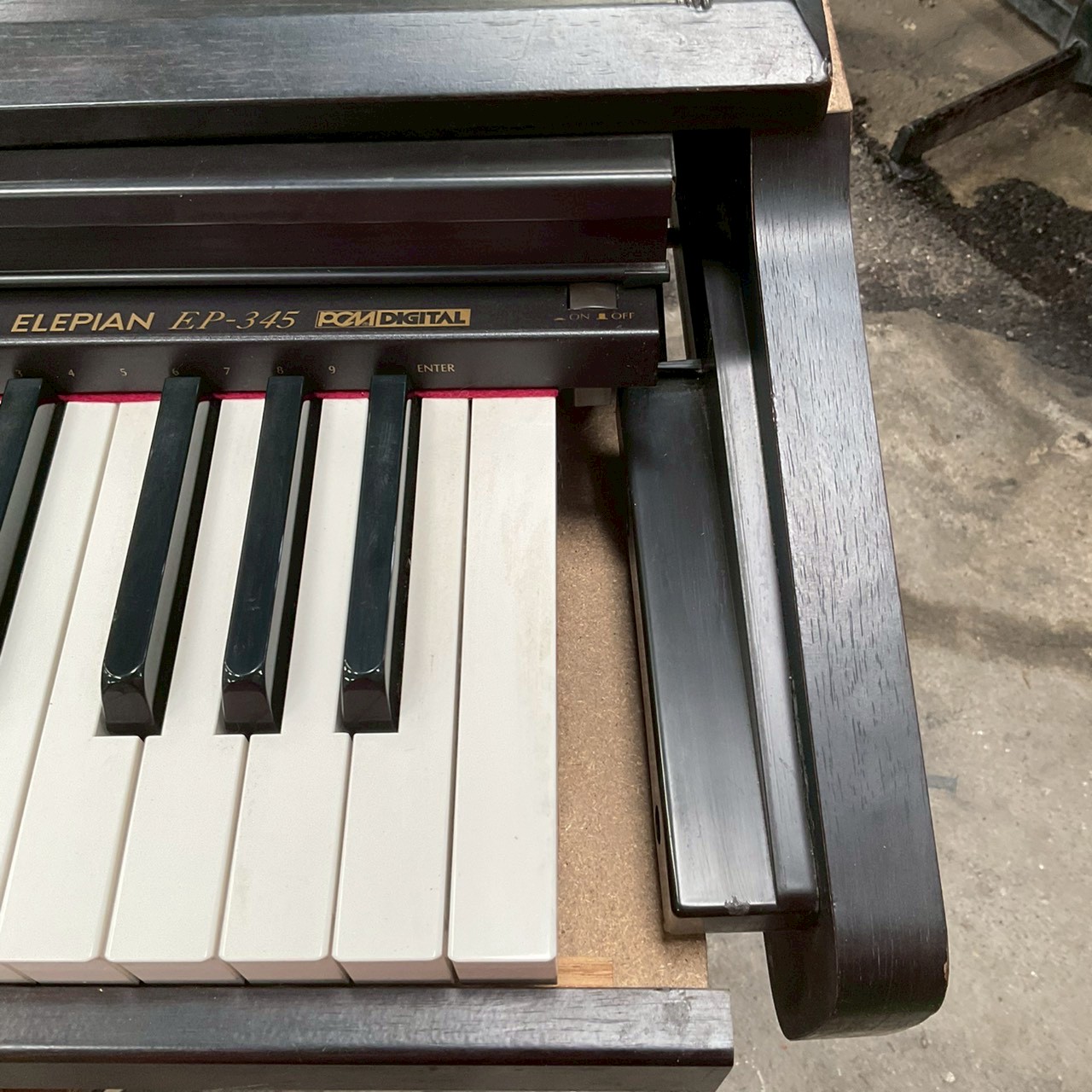 เปียโน COLUMBIA : EP-345 สินค้าไม่พร้อมใช้งาน (ต้องซ่อม)