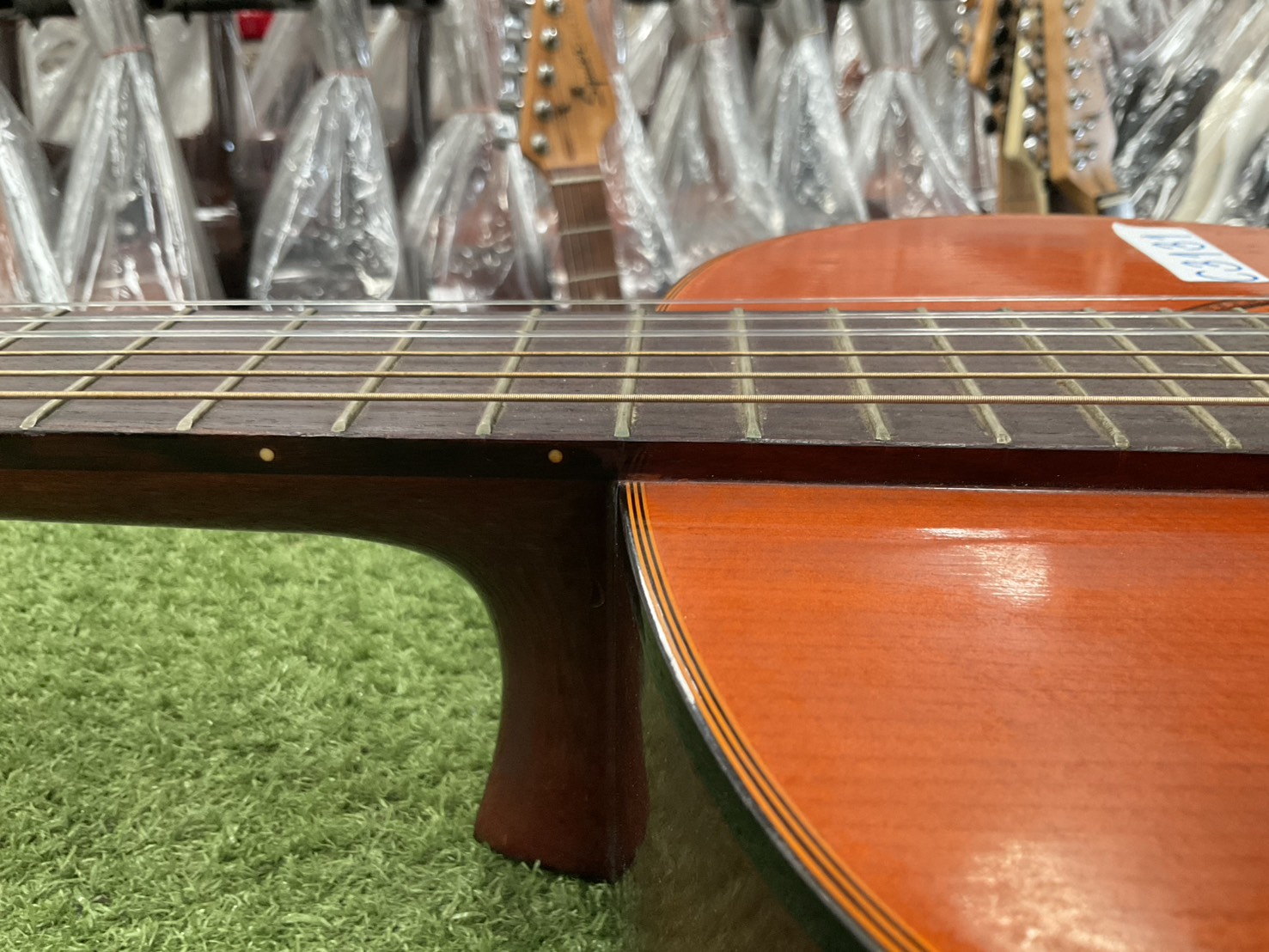 กีต้าร์คลาสสิค CLARK GUITAR : NO.10