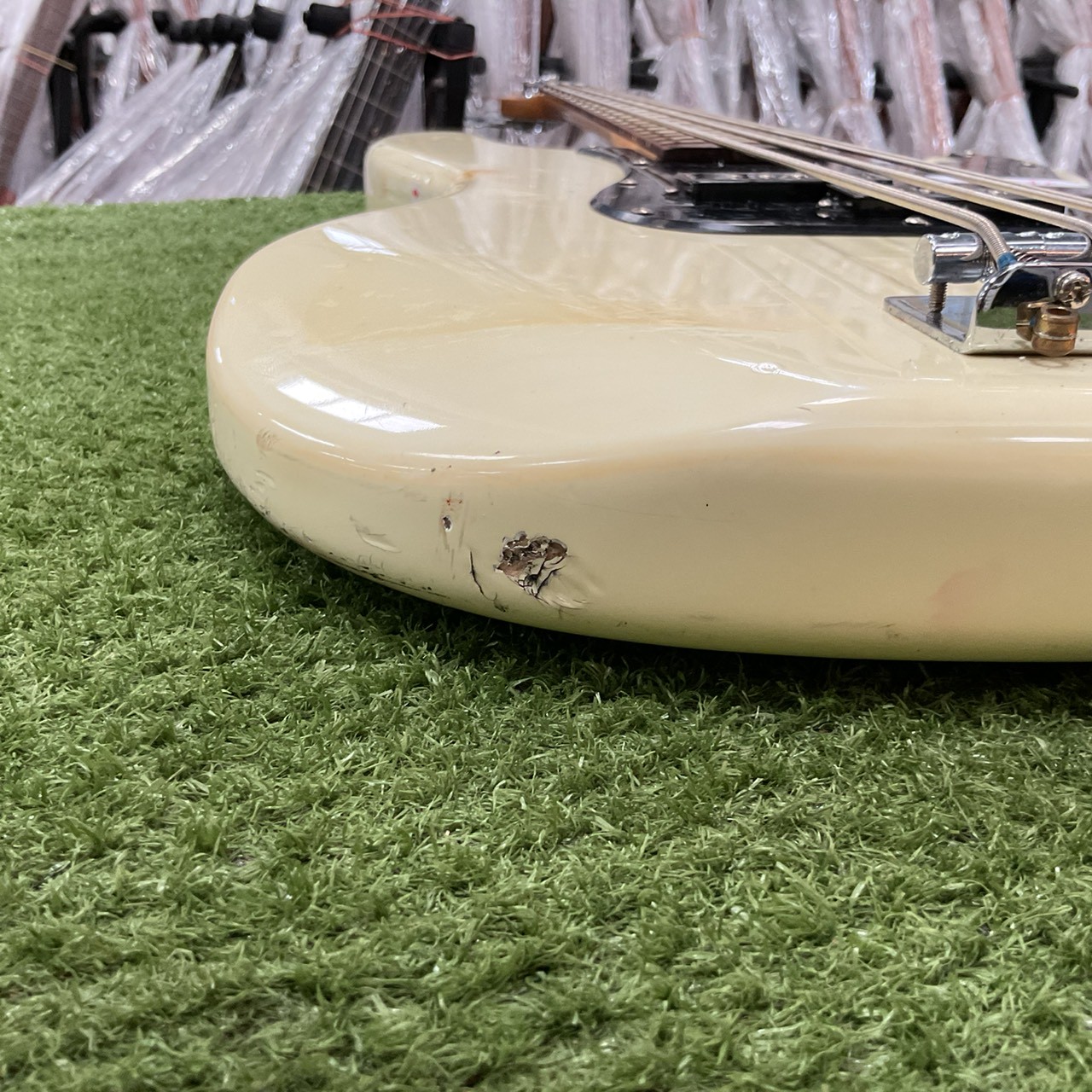 กีต้าร์เบส Legend