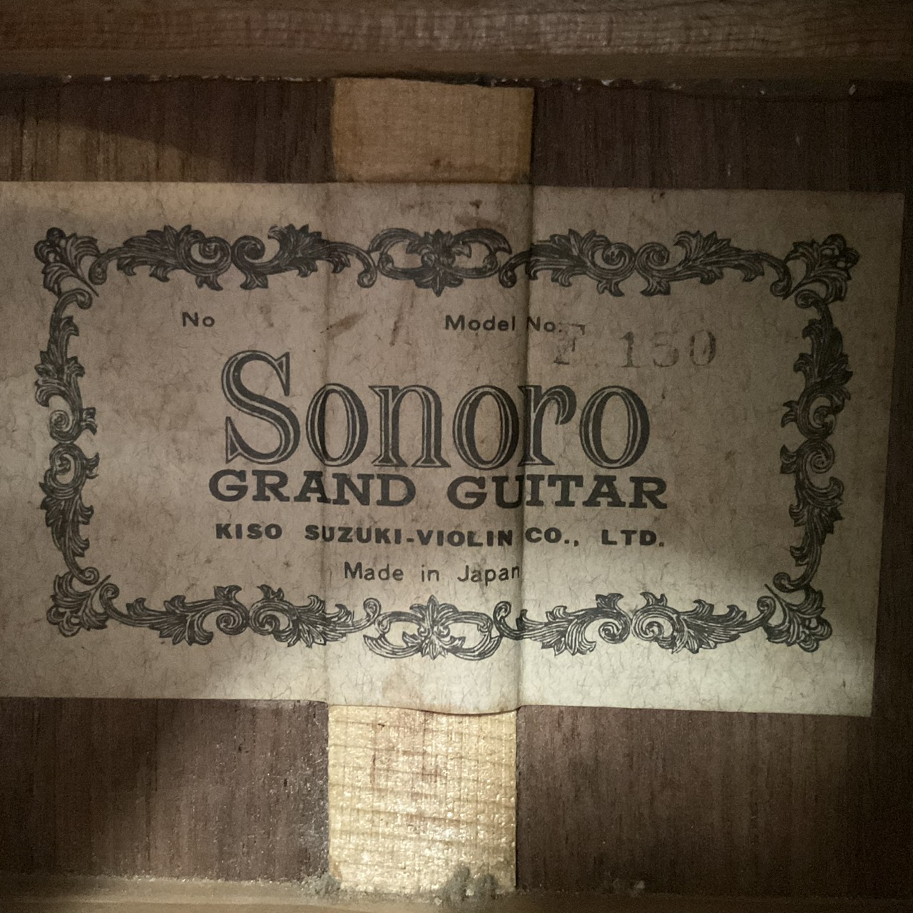 กีต้าร์โปร่ง Sonoro : F150