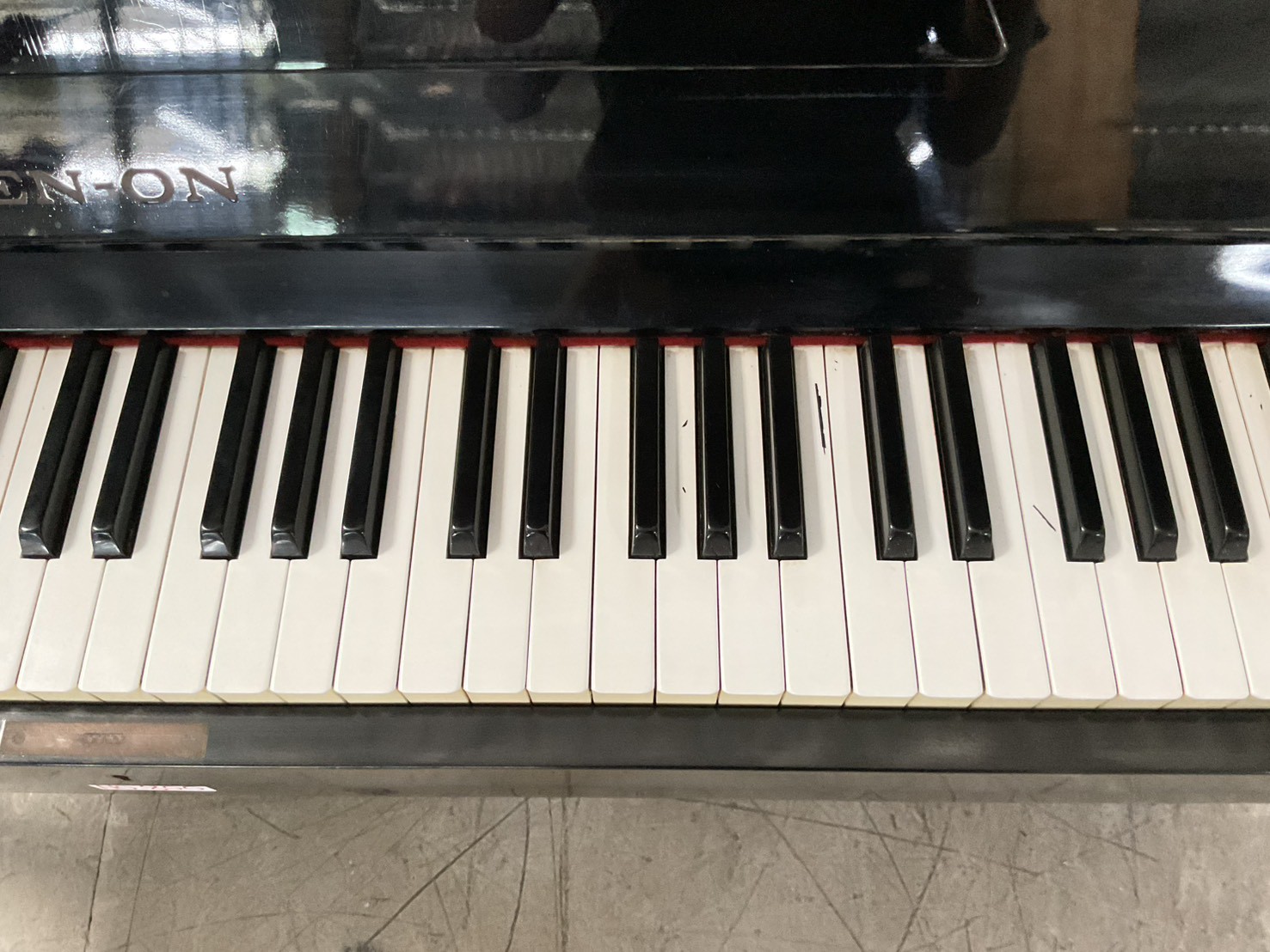 เปียโนอัพไลท์ ZEN-ON : UZ-235