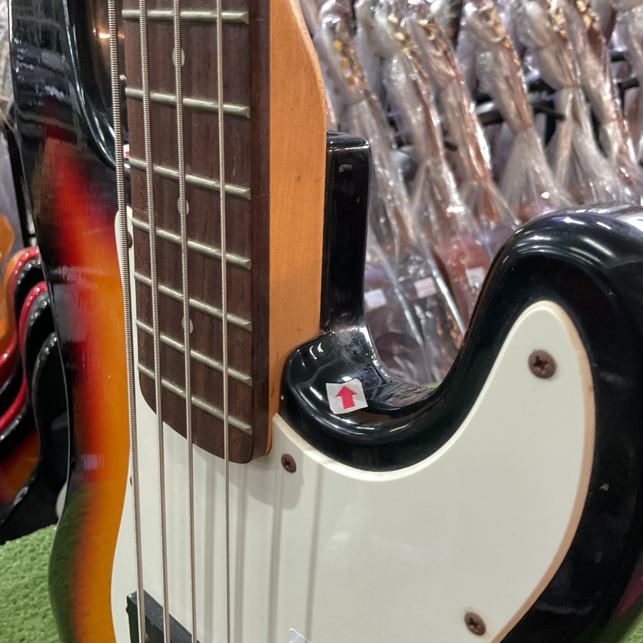 กีต้าร์เบส Legend