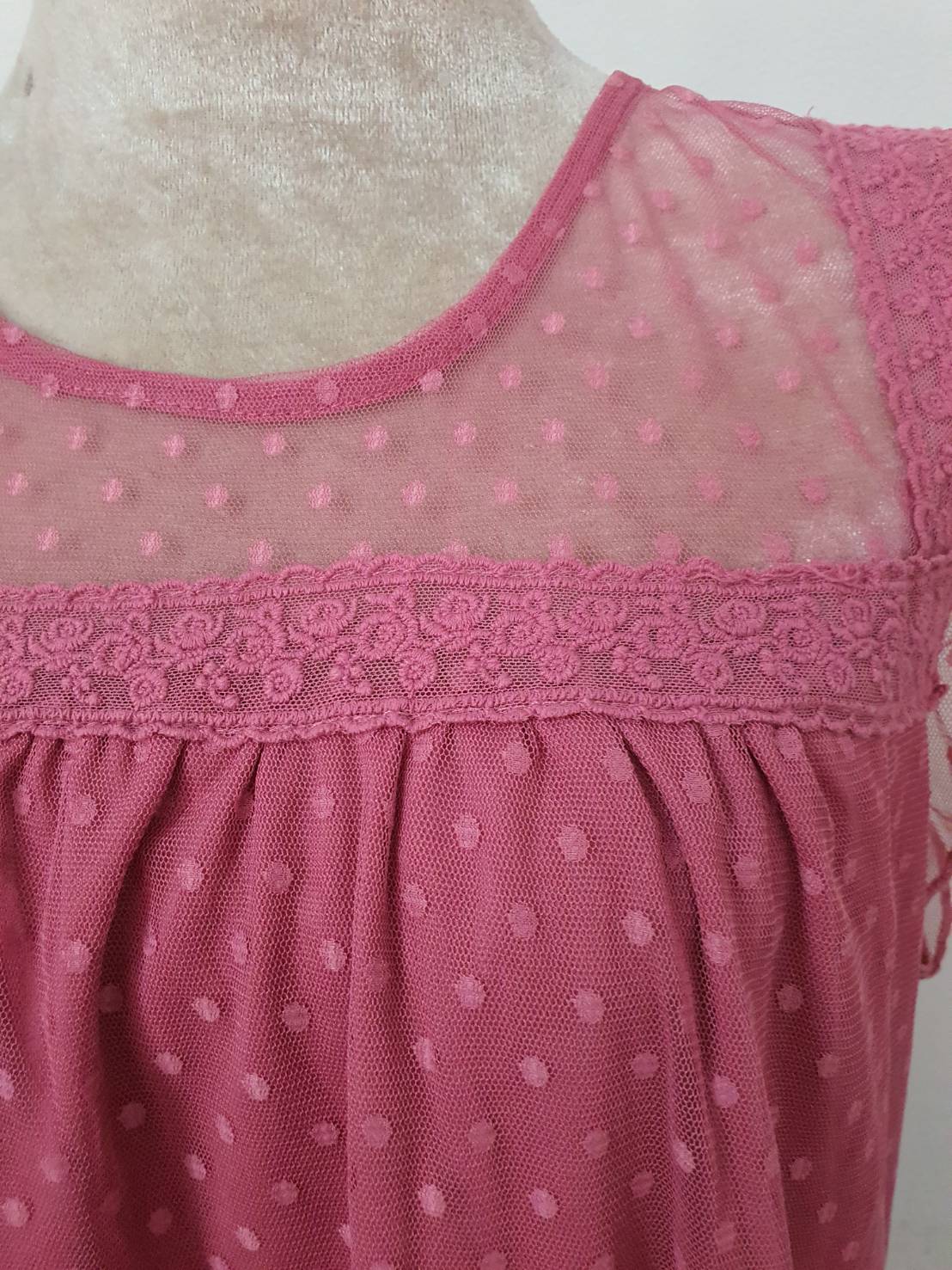 FF06395 เสื้อผ้ามือสอง สีชมพู อก free-46 นิ้ว