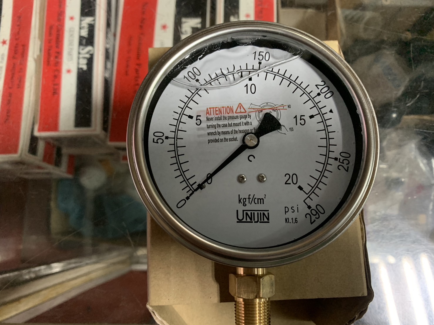 เกจ์วัดแรงดันอุตสาหกรรม แบบน้ำมัน 4 นิ้ว 290 PSI
