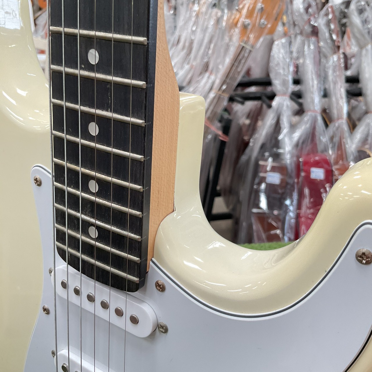 กีต้าร์ไฟฟ้า SELDER