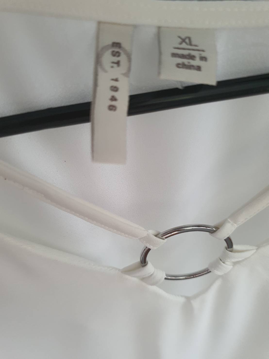 FF05759 เสื้อผ้ามือสอง สีขาว ชีฟอง อก 46 นิ้ว