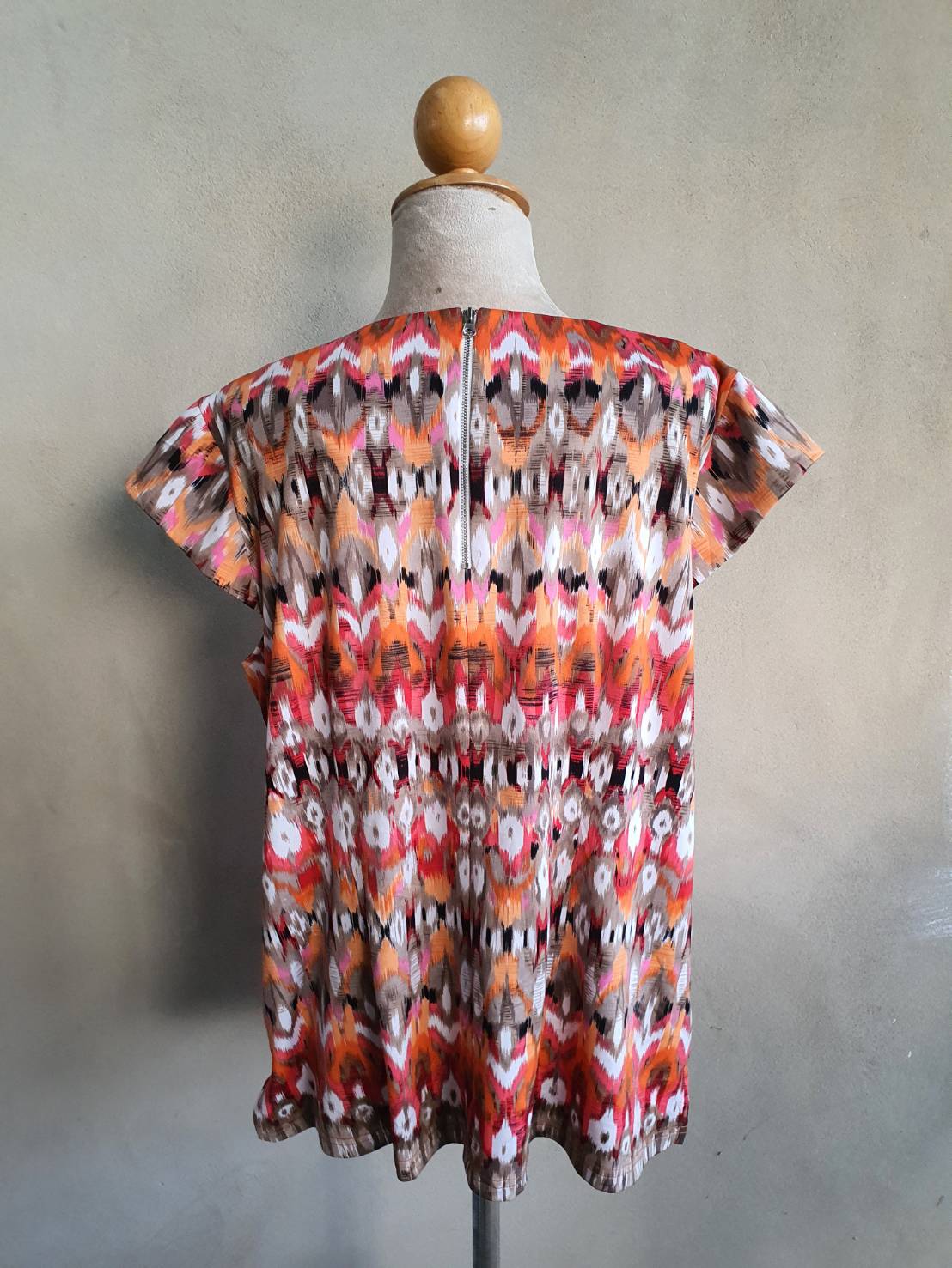 FF04821 เสื้อผ้ามือสอง สีส้มลาย แบรนด์ roz& ali อก 44-46 นิ้ว