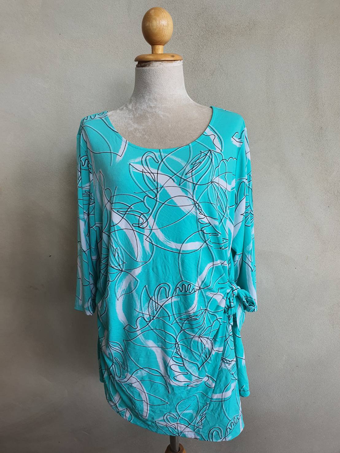 FF04915 เสื้อผ้ามือสอง ลวดลายสวย สีเขียวมิ้น แบรนด์ ALFANI อก 44-52 นิ้ว