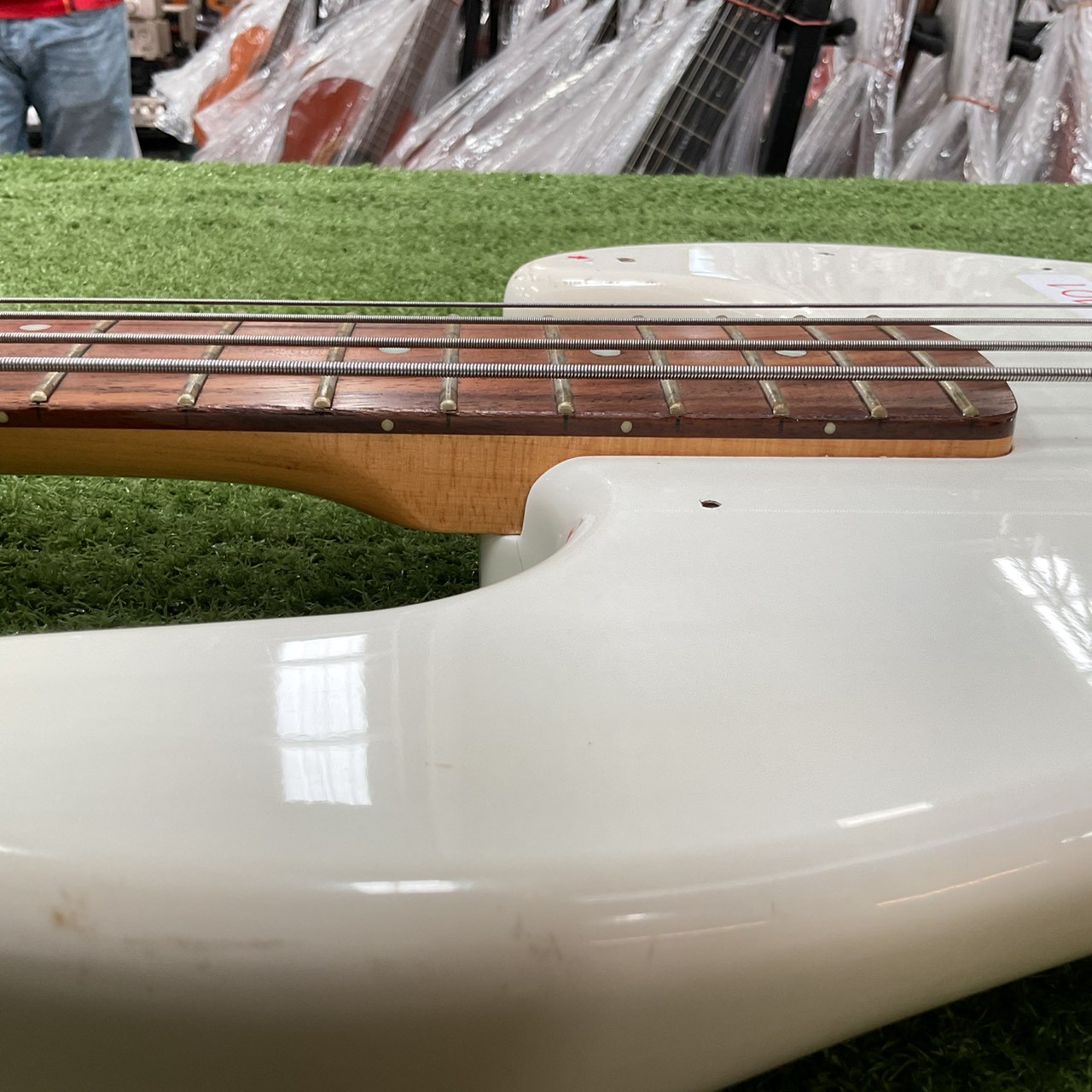 กีต้าร์เบส Century : J