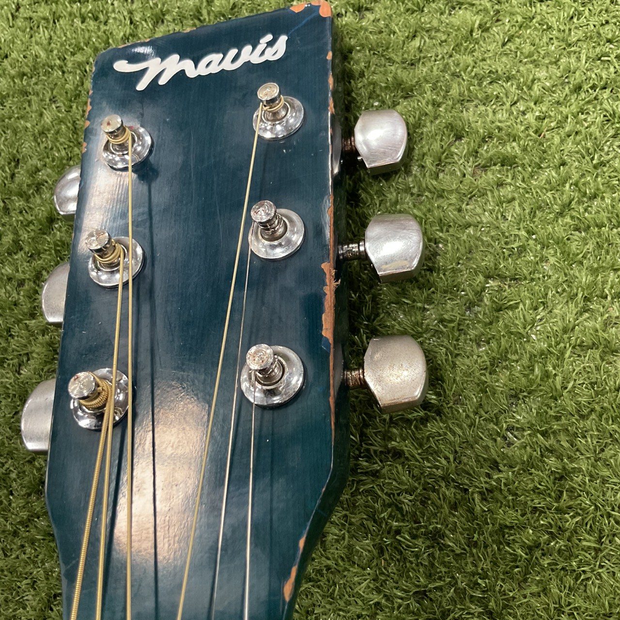 กีต้าร์โปร่งไฟฟ้า Mavis
