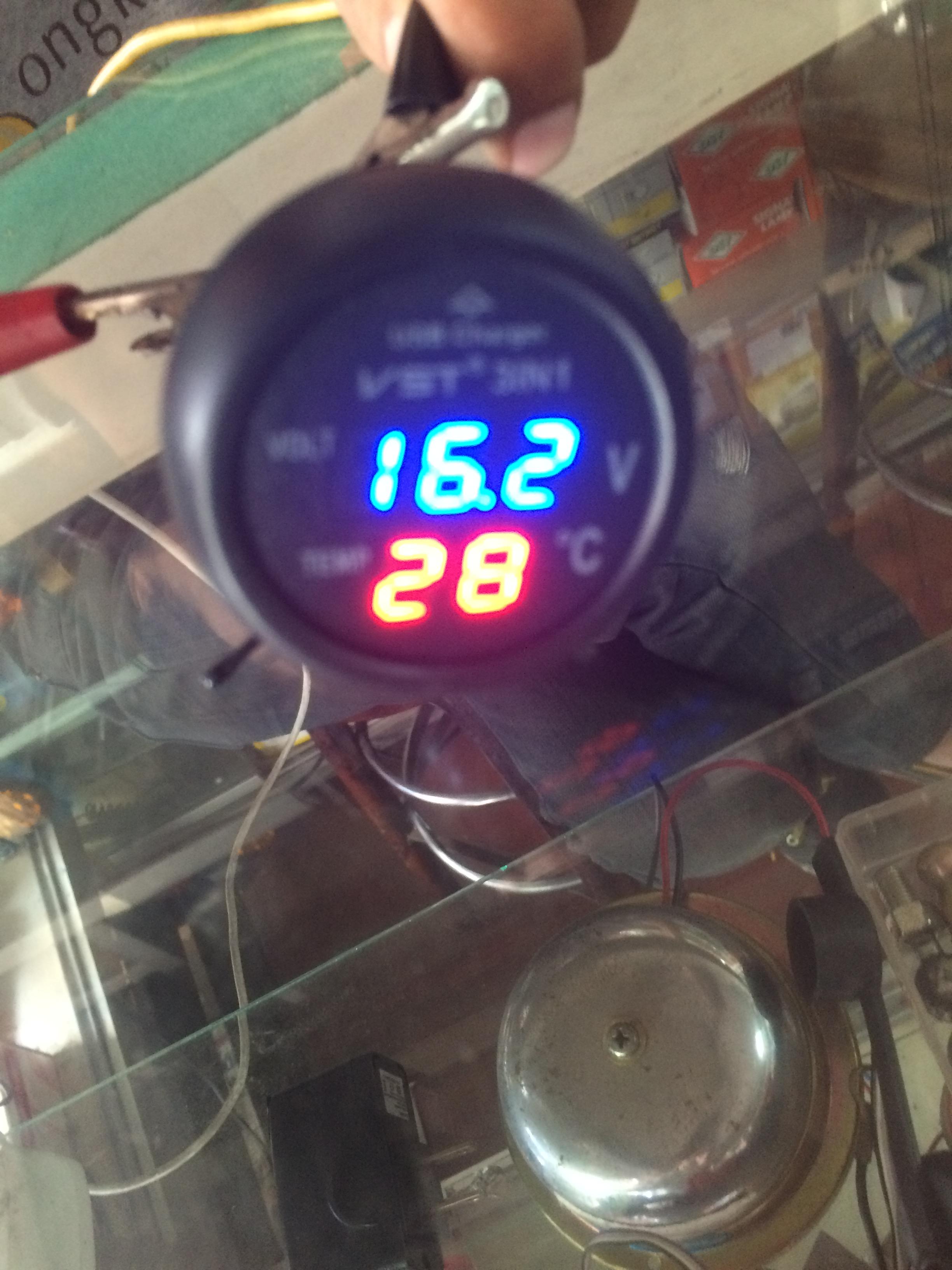 เกจ์วัด 3 in 1 วัด volt 12-24 V, อุณหภูมิ, USB (เสียบกับที่จุดบุหรี่)