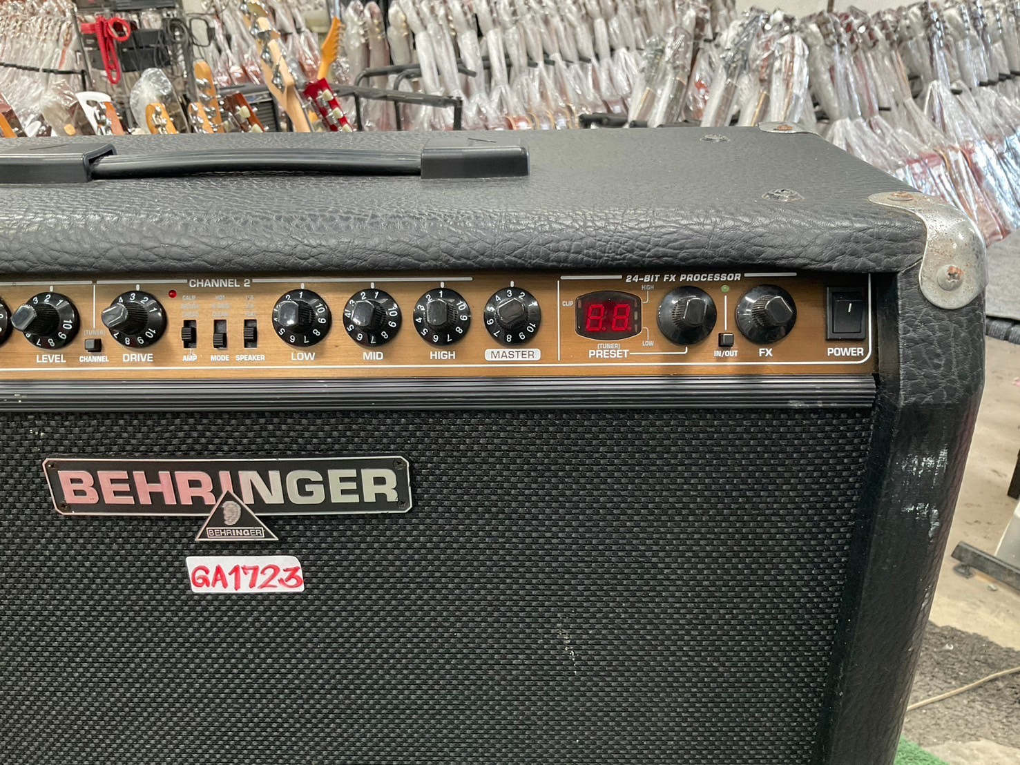 แอมป์กีต้าร์ BEHRINGER : V-TONE GMX210