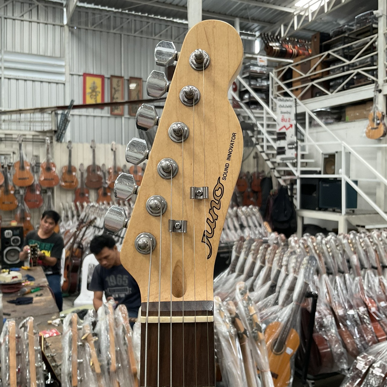 กีต้าร์ไฟฟ้า JUNQ