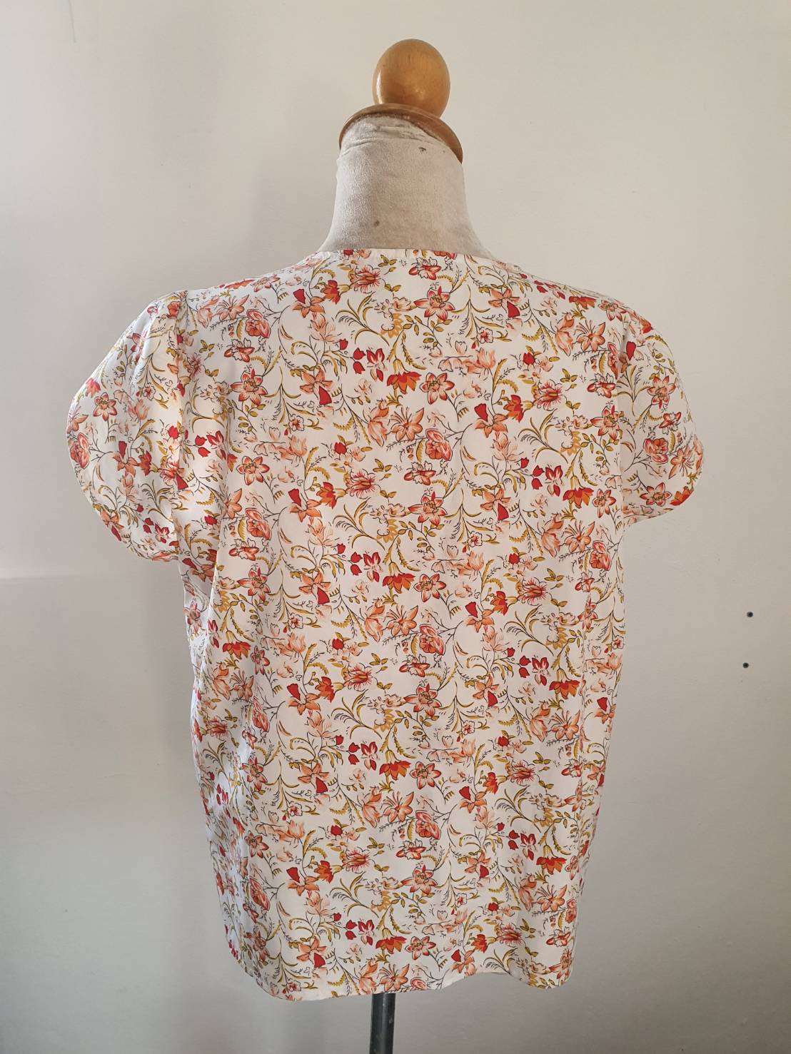 FF05885 เสื้อแฟชั่น มือสอง ลวดลายสวย lovito อก 44 นิ้ว