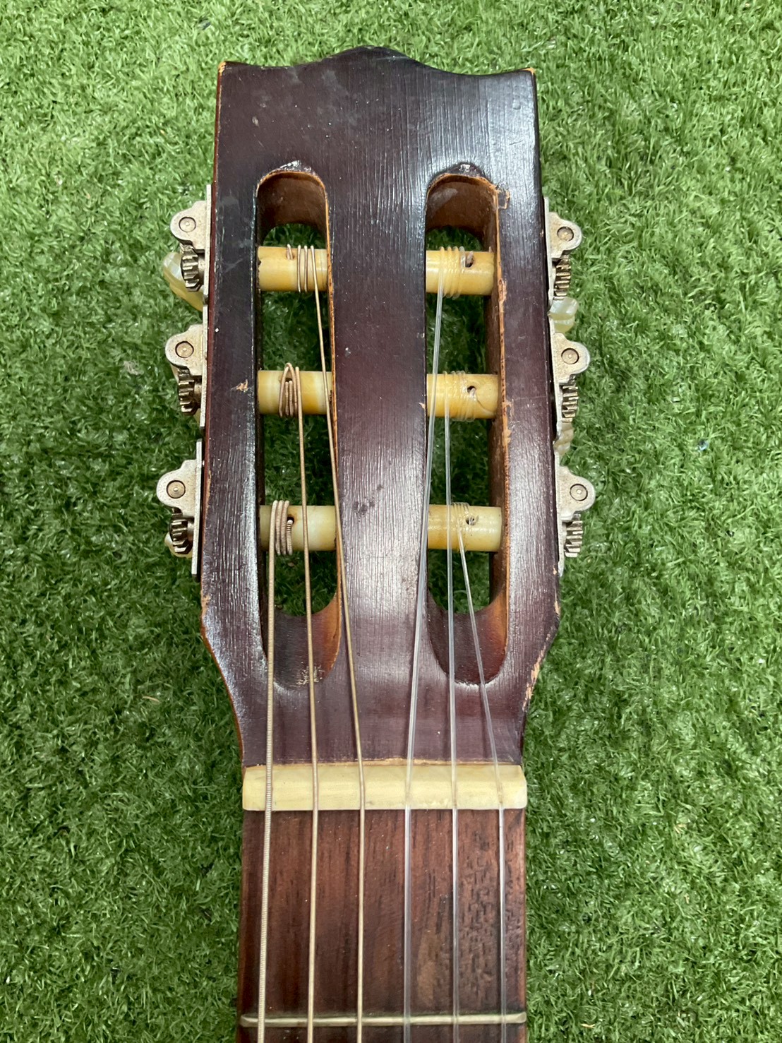 กีต้าร์คลาสสิค ยี่ห้อตามภาพ