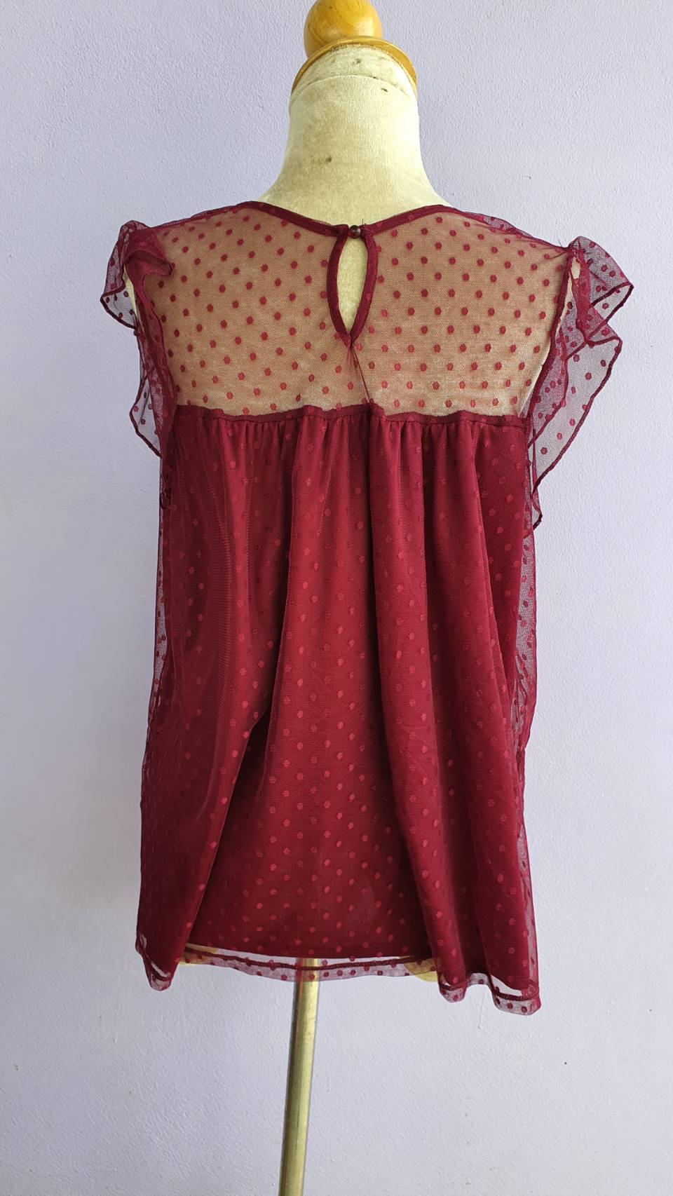 FF03077 เสิื้อผ้ามือสอง ตาข่าย สีแดงเข้ม แบรนด์ NO BOUNDARIES อก free-45 นิ้ว