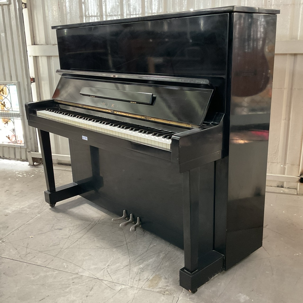 เปียโน MIKI