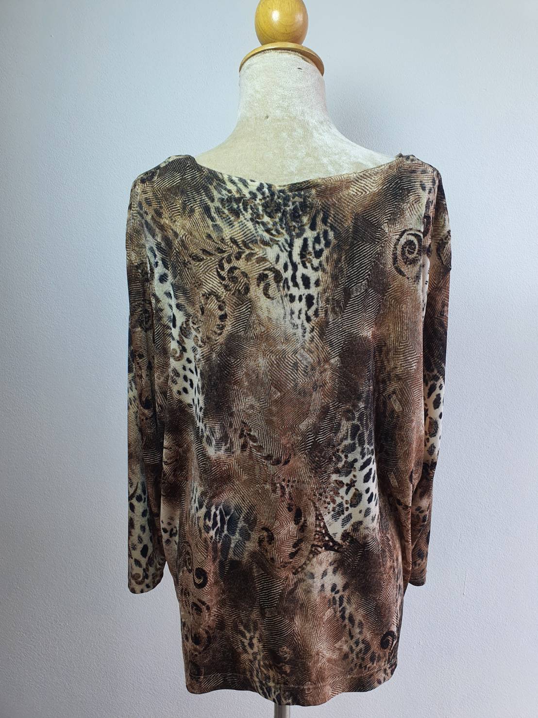 FF03927 เสื้อผ้ามือสอง สีน้ำตาล แบรนด์เนม Carolyn Strauss อก 50-56 นิ้ว