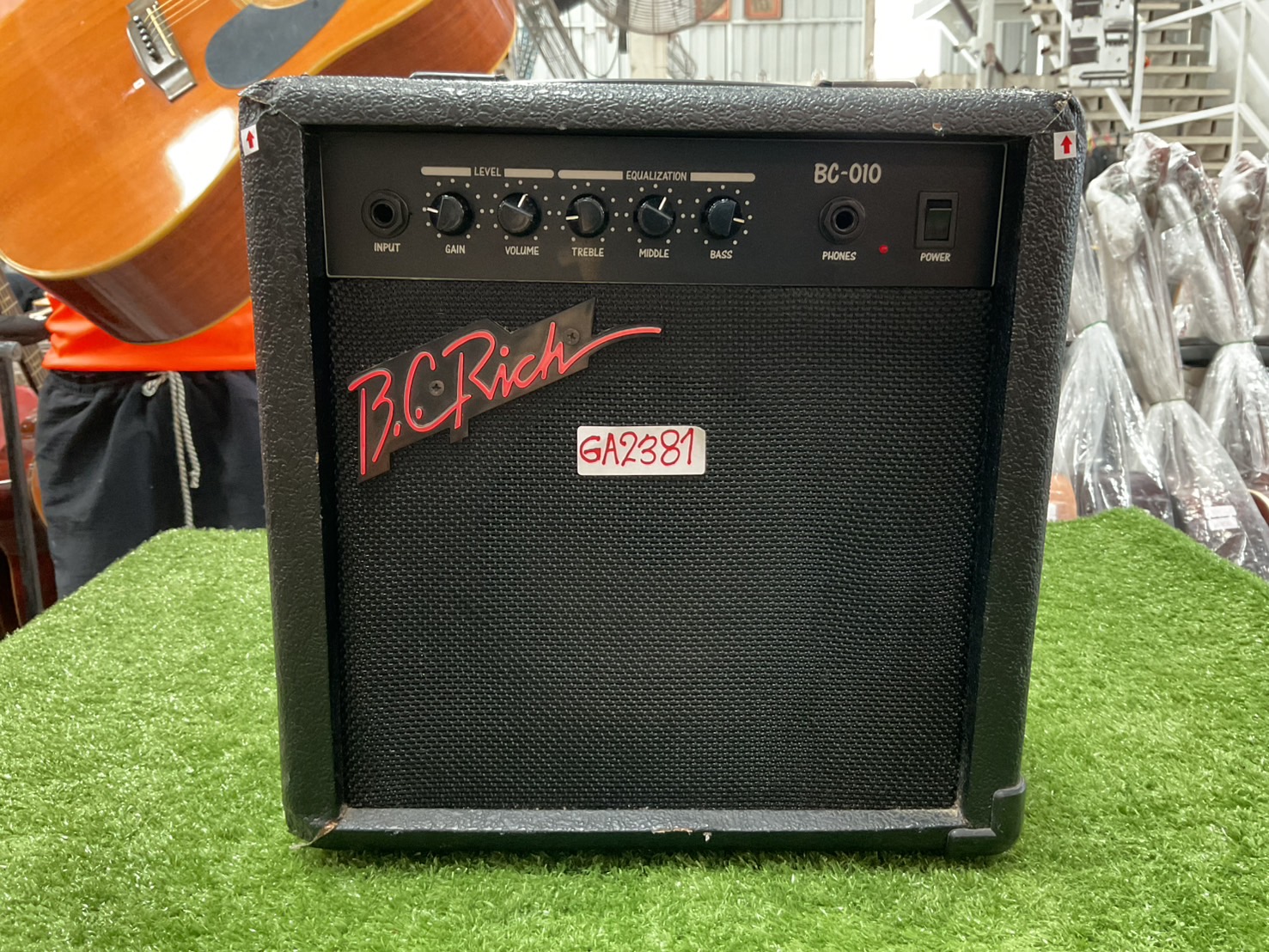 แอมป์กีต้าร์ B.C.Rich : BC-010