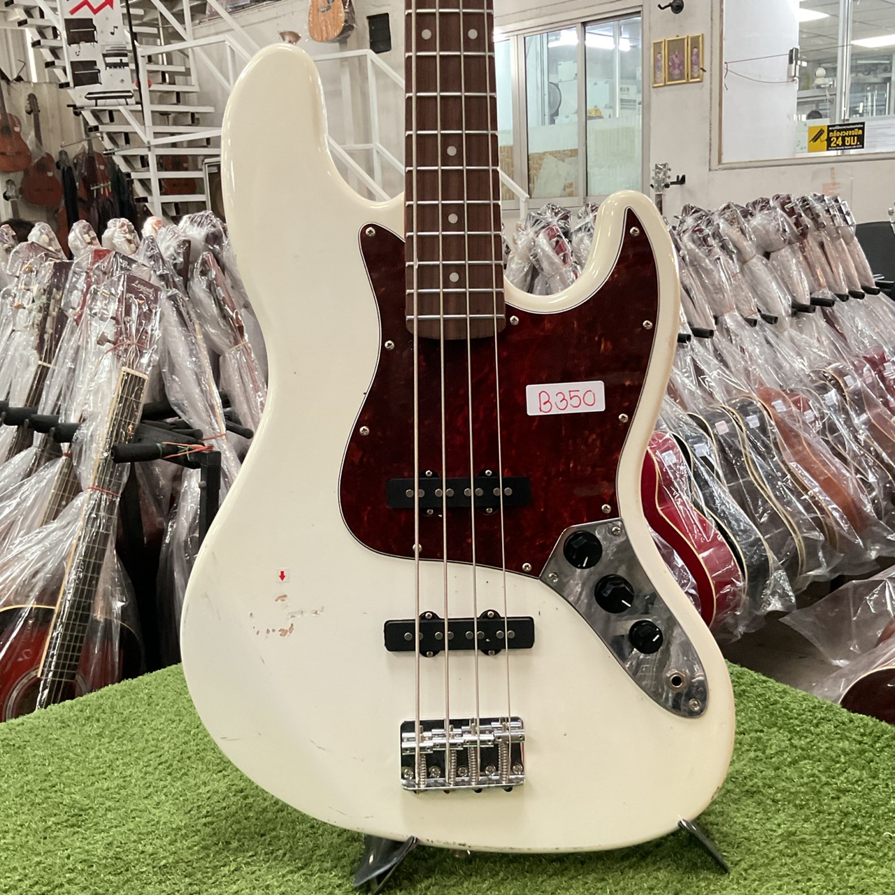 กีต้าร์เบส Mavis