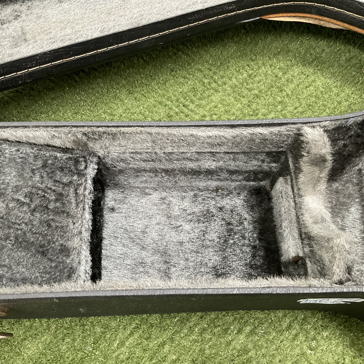 กล่องเคสกีต้าร์โปร่ง