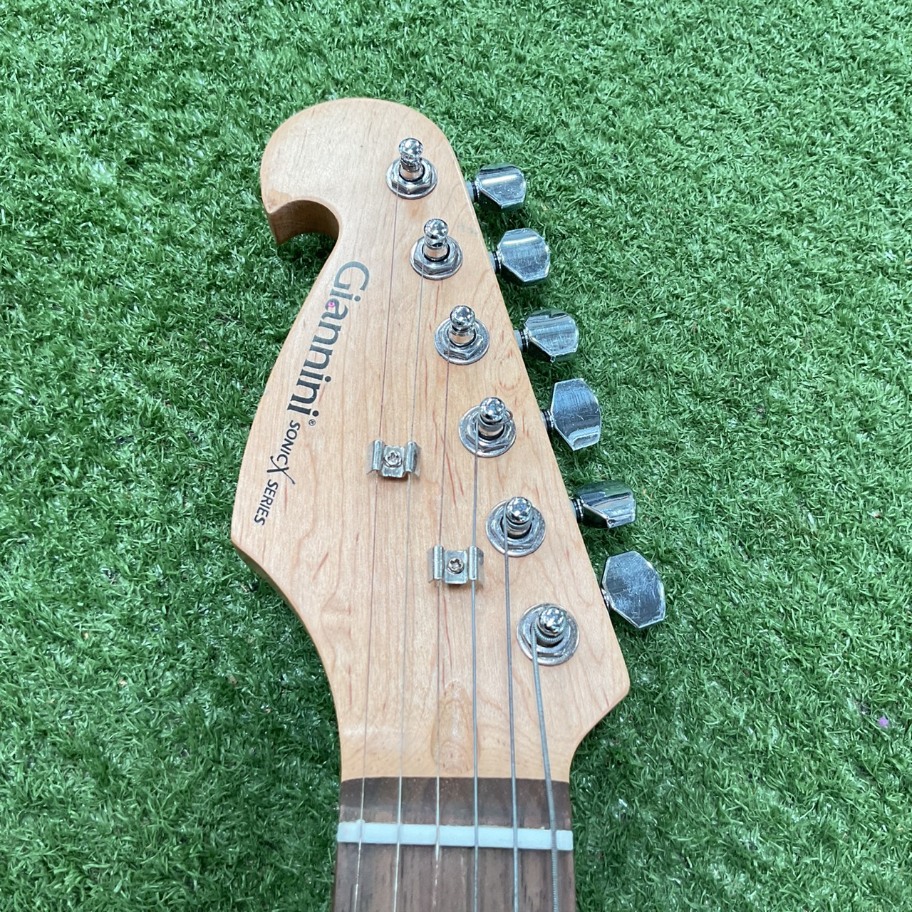 กีต้าร์ไฟฟ้า Giannini (สำหรับมือซ้าย)