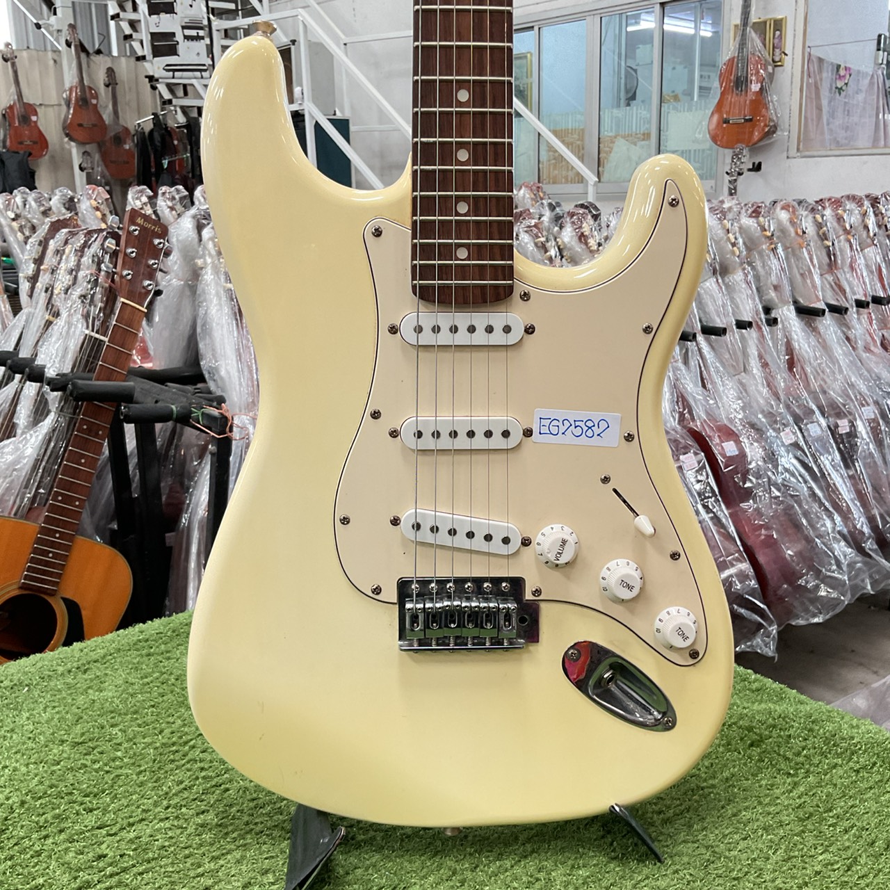 กีต้าร์ไฟฟ้า Mavis