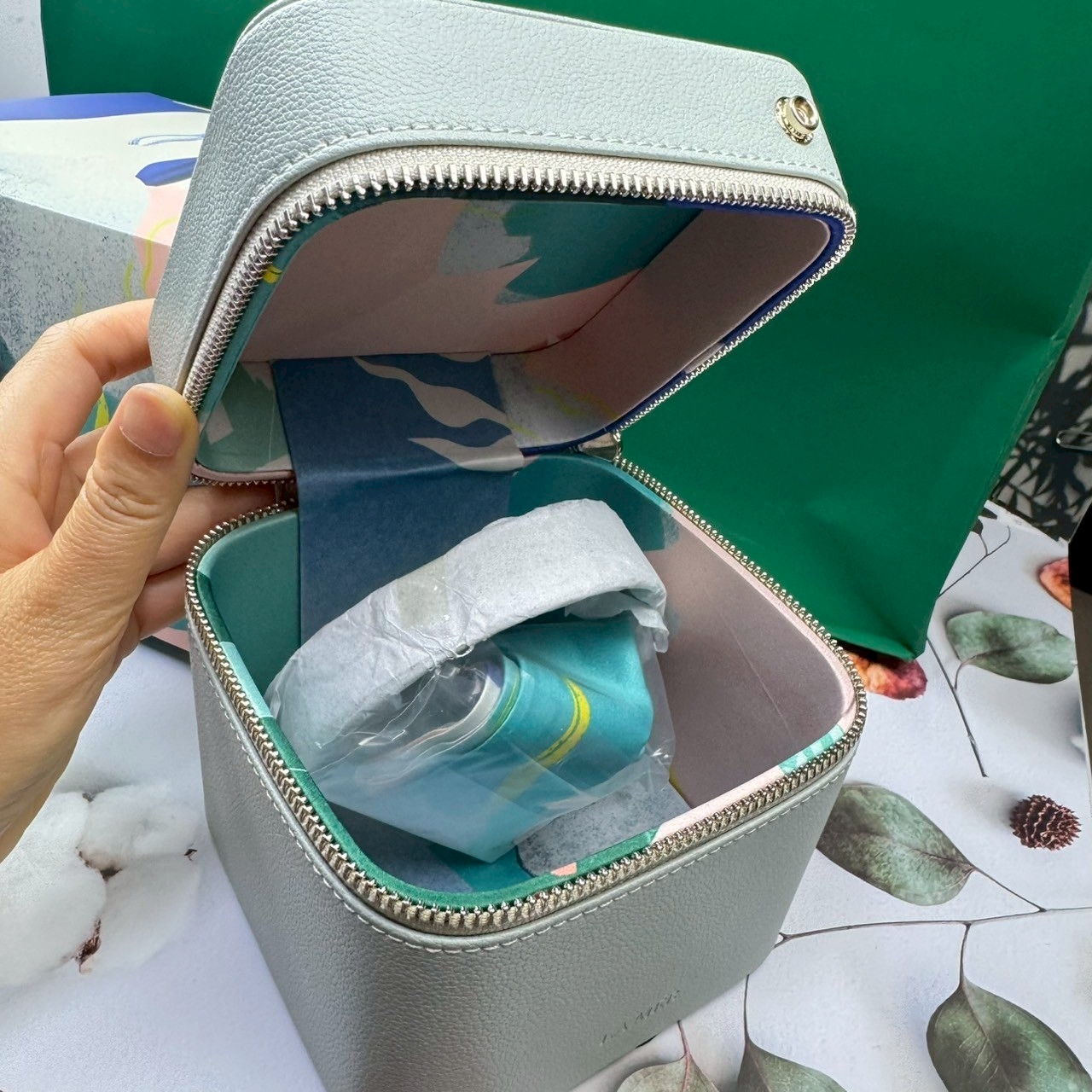 La mer Cosmetics Bag