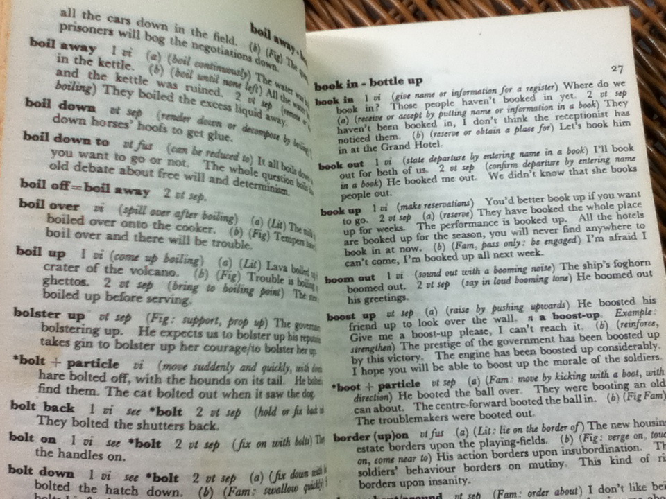 Dictionary of English Phrasal Verbs and their Idioms/ Tom McArthur, Beryl Atkins