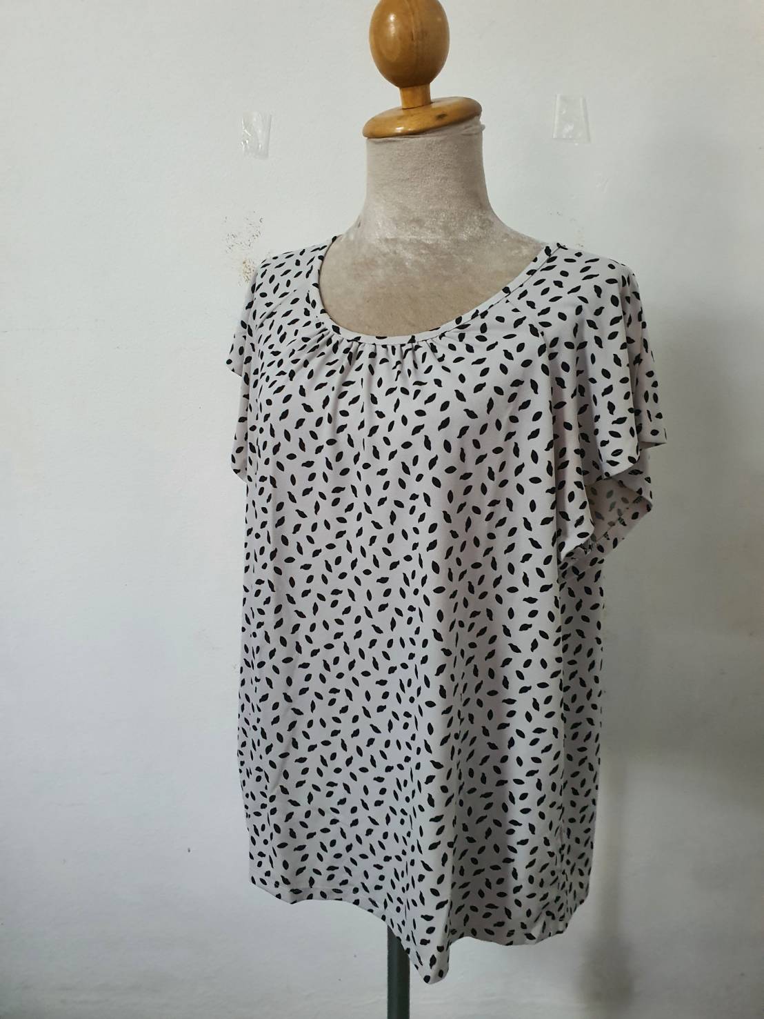 FF06388 เสื้อผ้ามือสอง แบรนด์ H&M อก 44-48นิ้ว