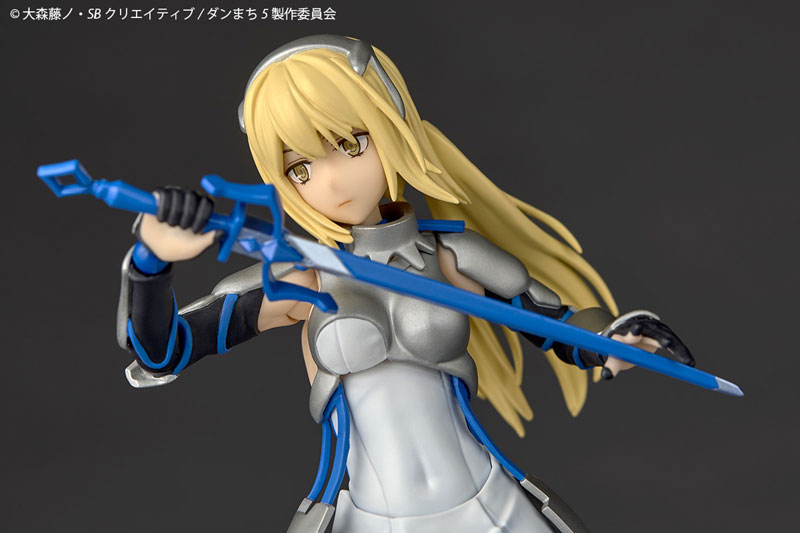 Revoltech Is It Wrong to Try to Pick Up Girls in a Dungeon? Ais Wallenstein(Pre-order)