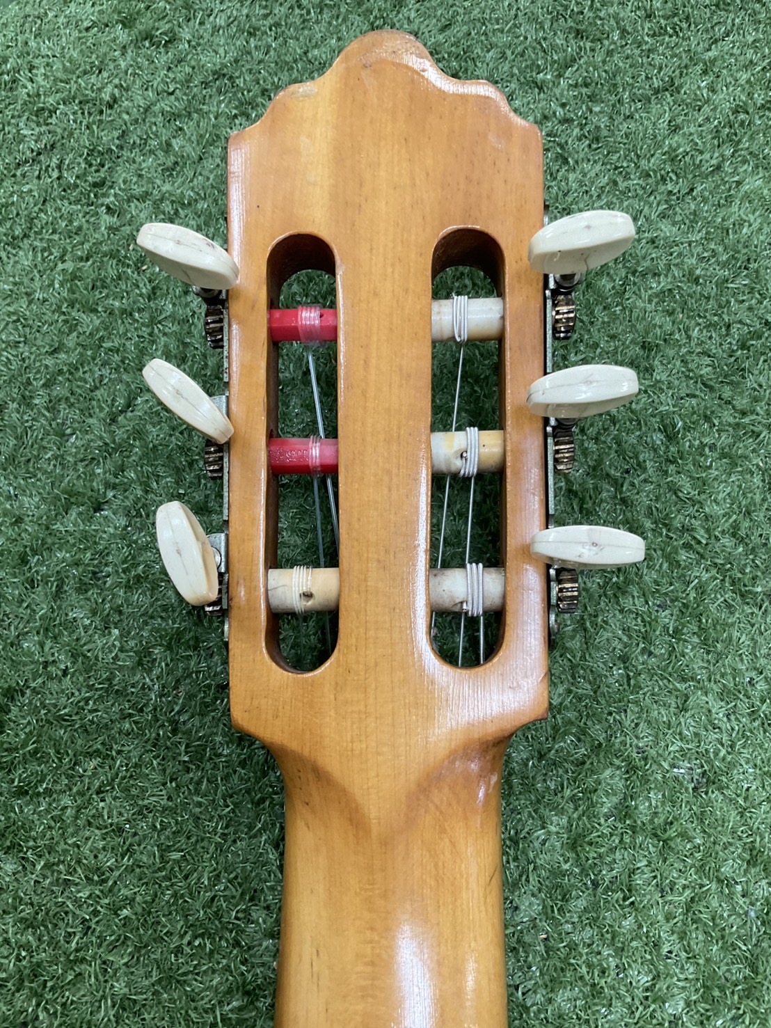 กีต้าร์คลาสสิค ยี่ห้อตามภาพ