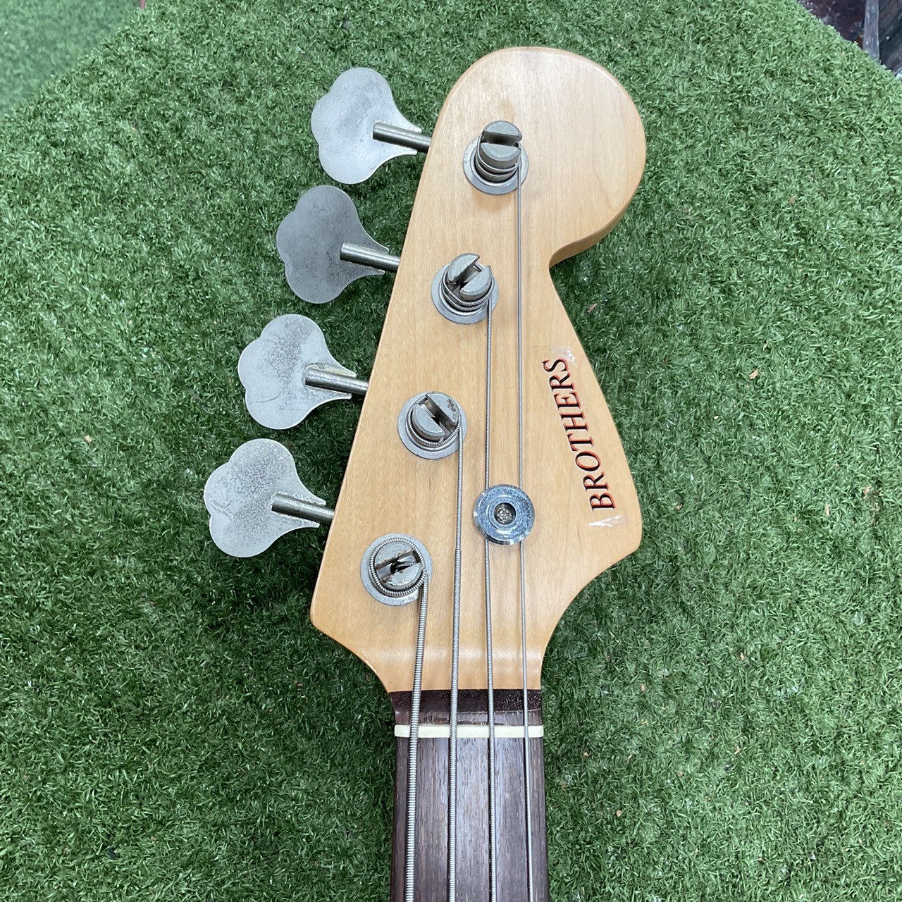 กีต้าร์เบส BROTHERS