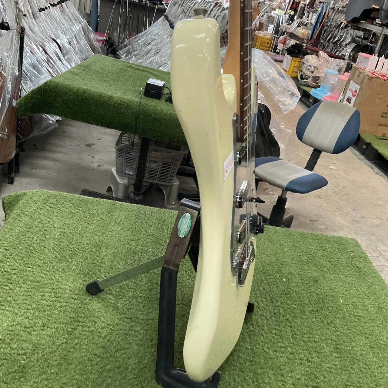 กีต้าร์ไฟฟ้า Mavis