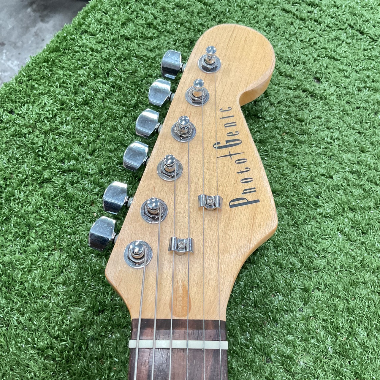 กีต้าร์ไฟฟ้า PhotoGenic