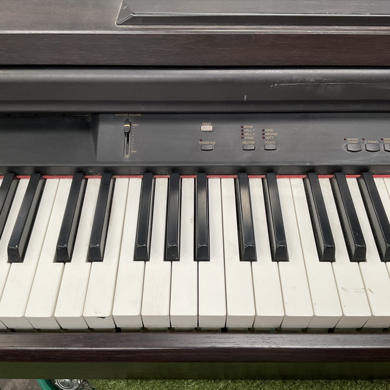 เปียโน YAMAHA : CLP-820 สินค้าไม่พร้อมใช้งาน (ต้องซ่อม)