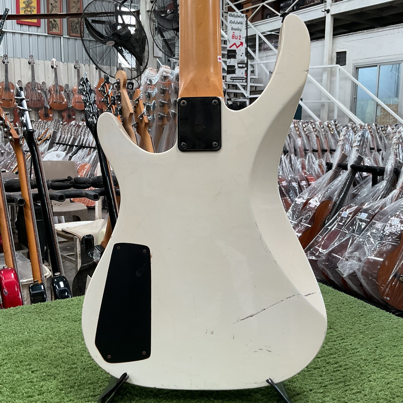 กีต้าร์เบส STRAINER : JS