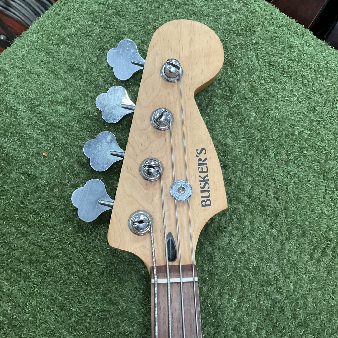 กีต้าร์เบส BUSKER'S