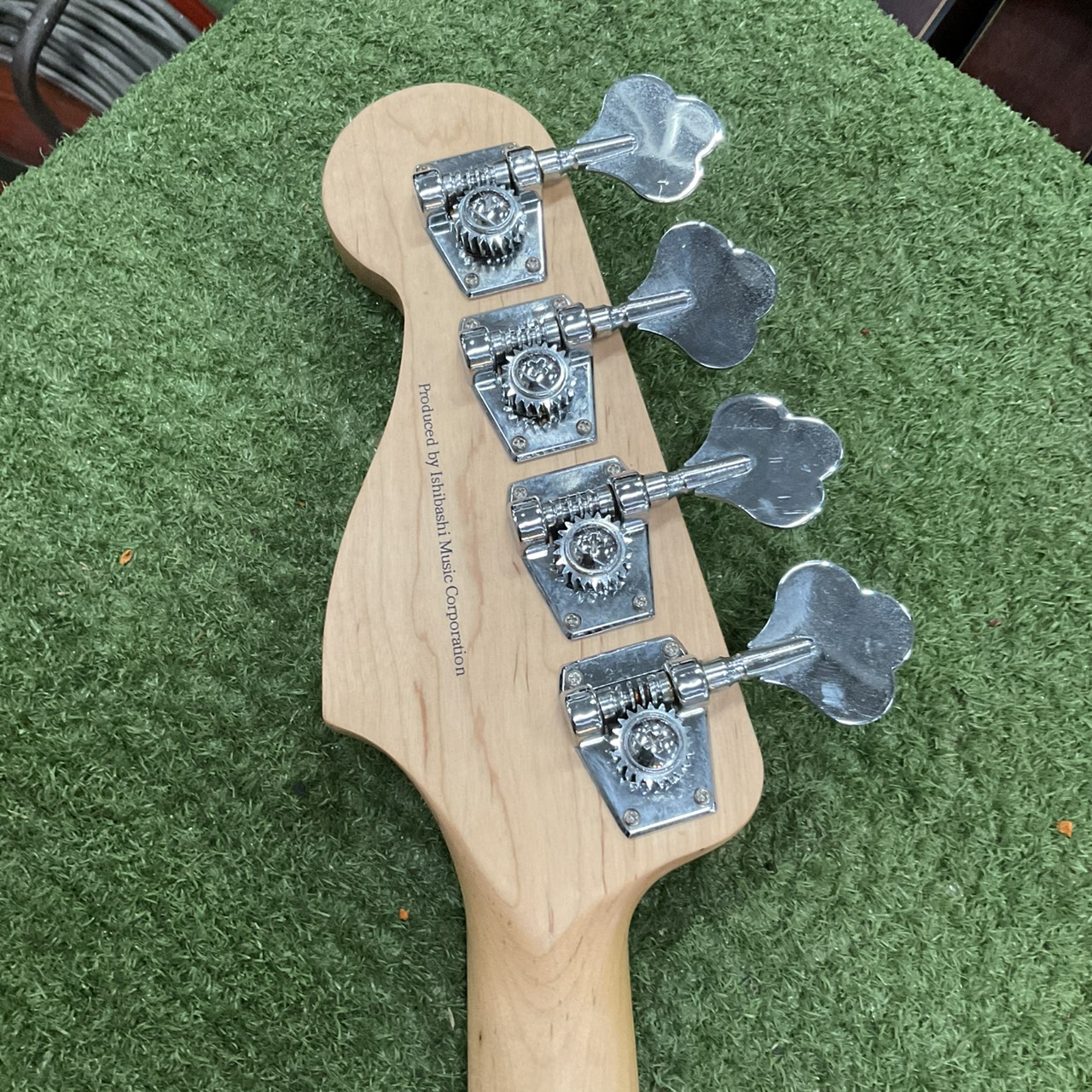 กีต้าร์เบส Mavis