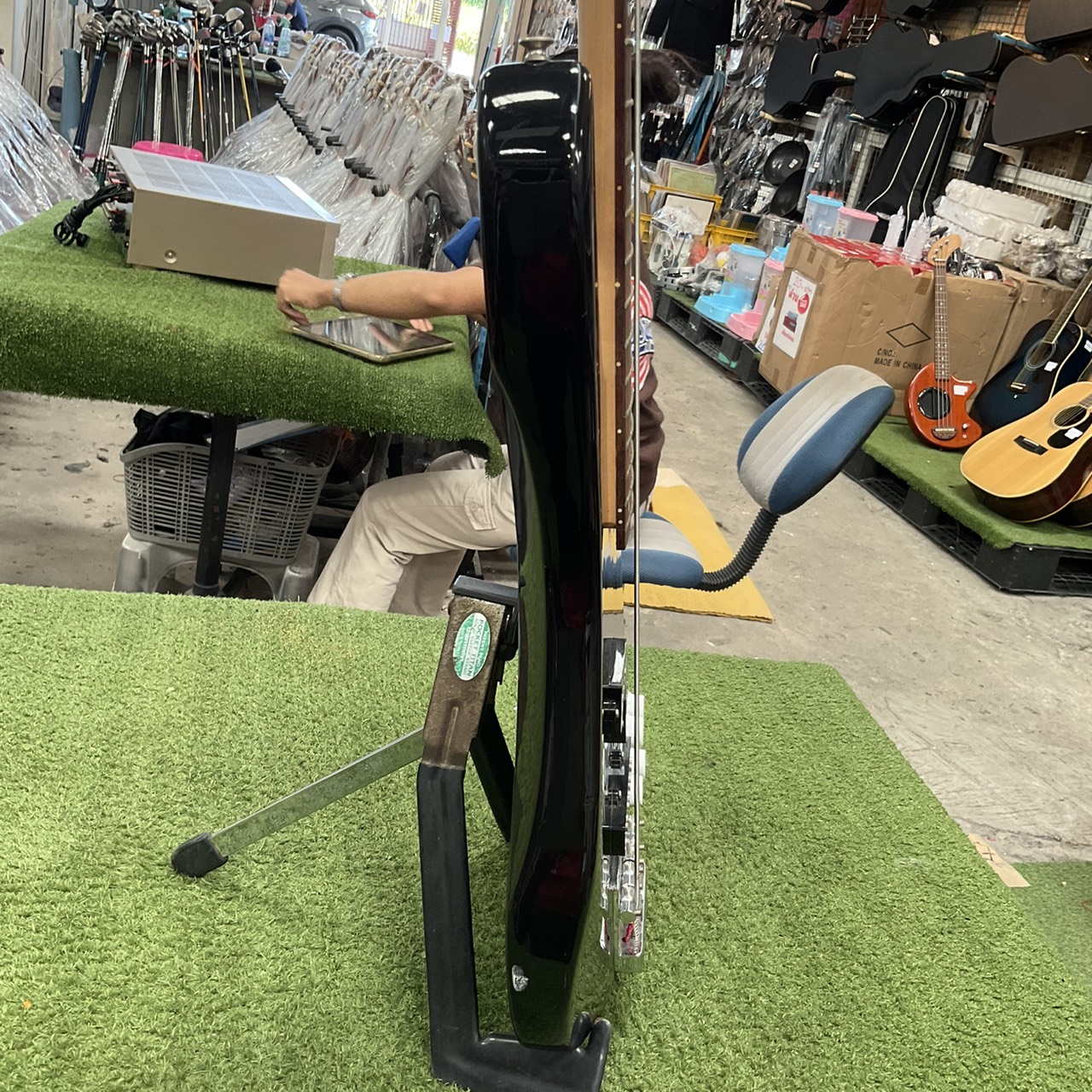 กีต้าร์เบส BUSKER'S