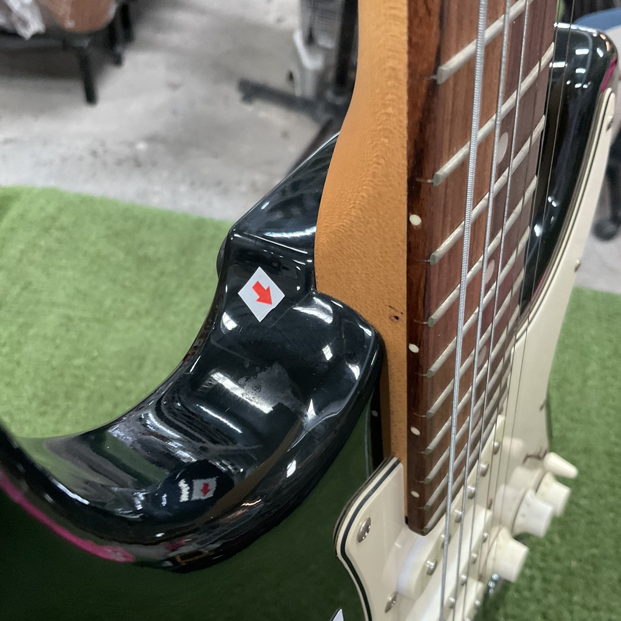 กีต้าร์ไฟฟ้า Bloom