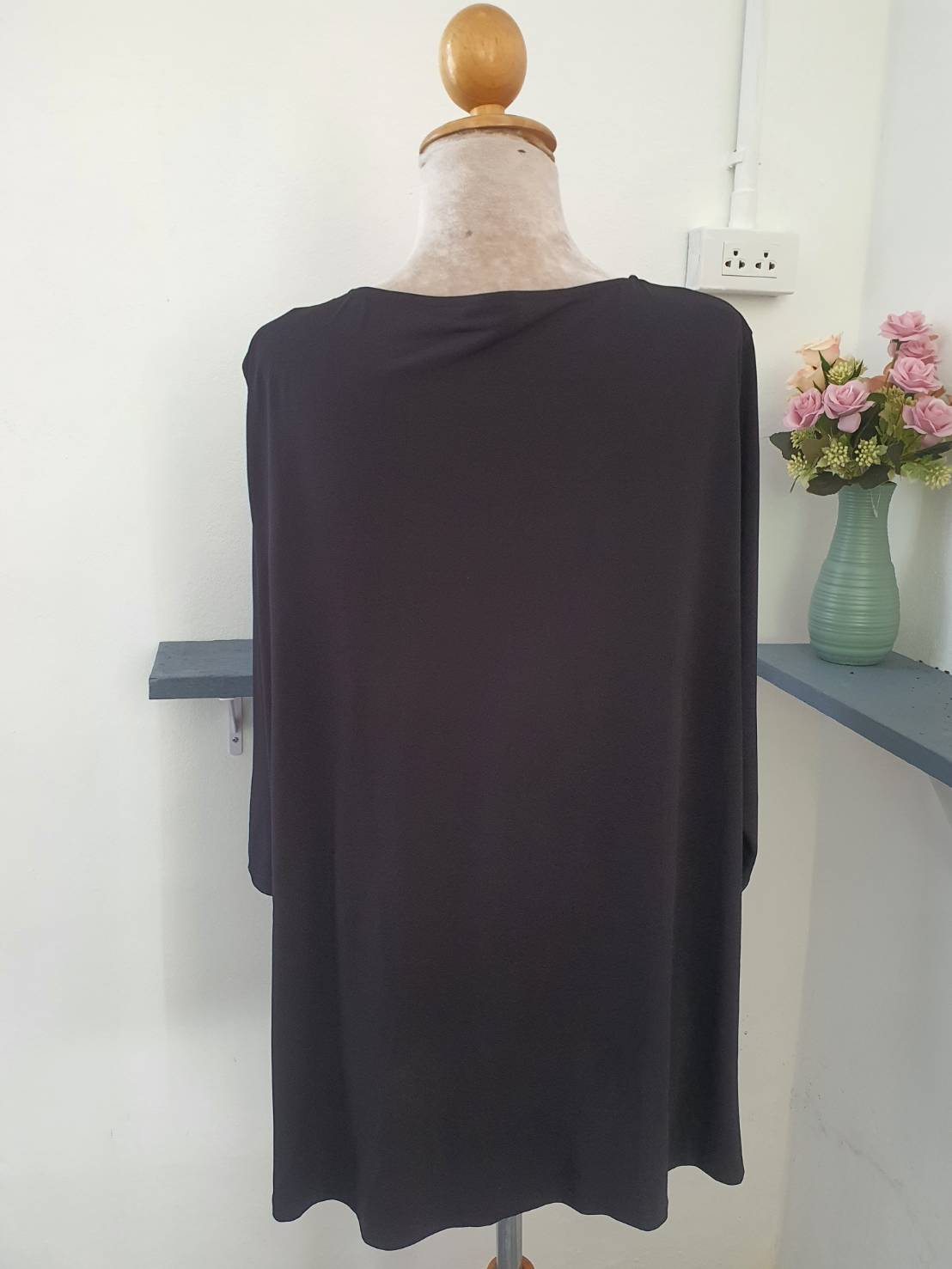 FF05172 เสื้อคลุมมือสอง สีดำลาย แบรนด์ east5th อก 48-55 นิ้ว
