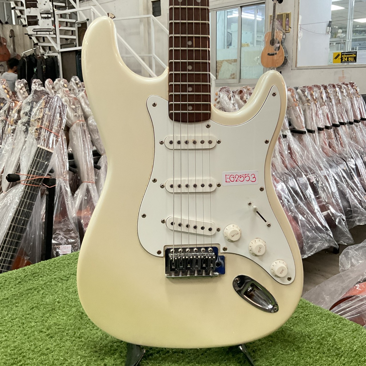 กีต้าร์ไฟฟ้า Mavis