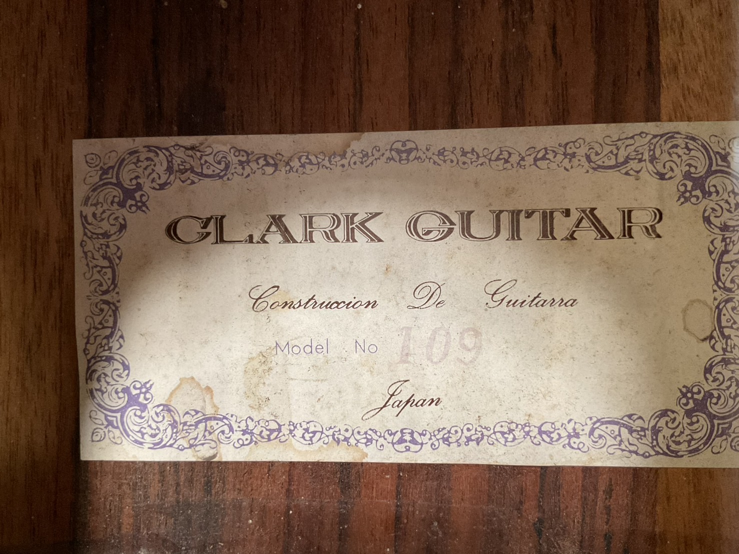 กีต้าร์คลาสสิค CLARK : No.109